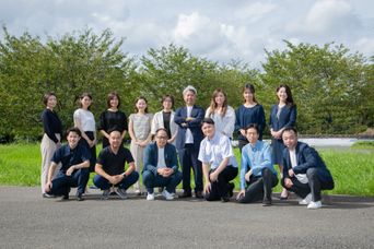 スタッフ一同 (2023年9月撮影)