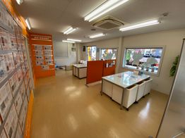 店内の明るいお打ち合わせスペースでもお話しできます。