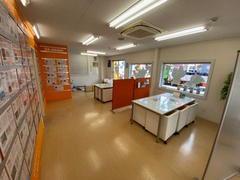 店内の明るいお打ち合わせスペースでもお話しできます。