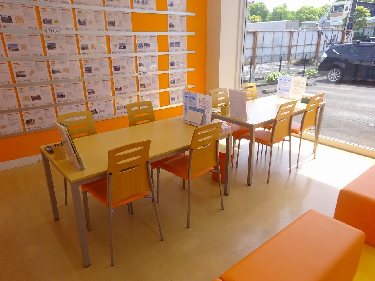 店内の明るいお打ち合わせスペースでもお話しできます。