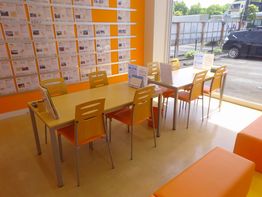 店内の明るいお打ち合わせスペースでもお話しできます。