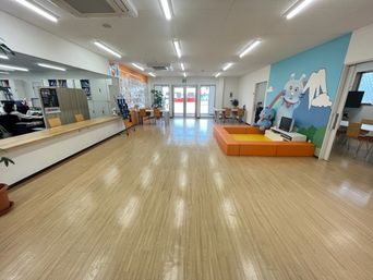 店内の明るいお打ち合わせスペースでもお話しできます。