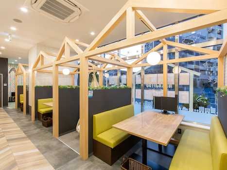 カフェのような店内