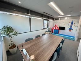 8階からの眺めが良い契約室です。