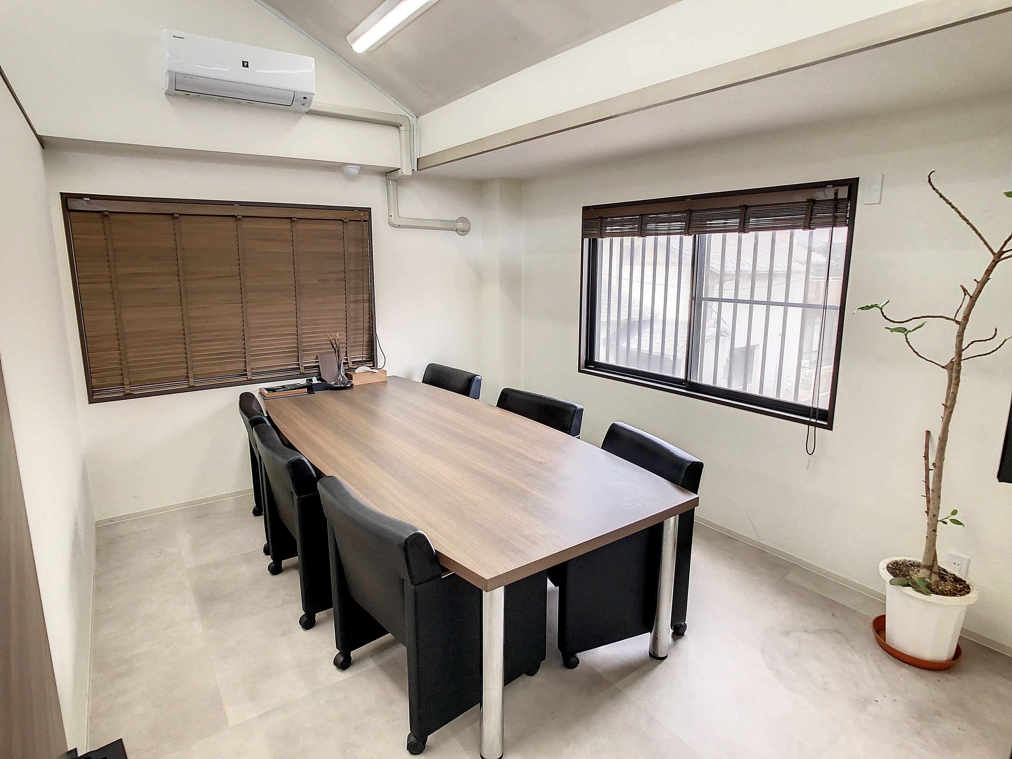 商談ルーム（他にも複数完備）
