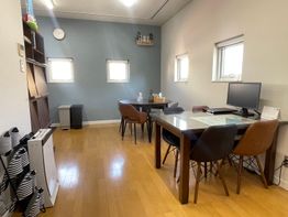 明るい店内でゆっくりご相談ください