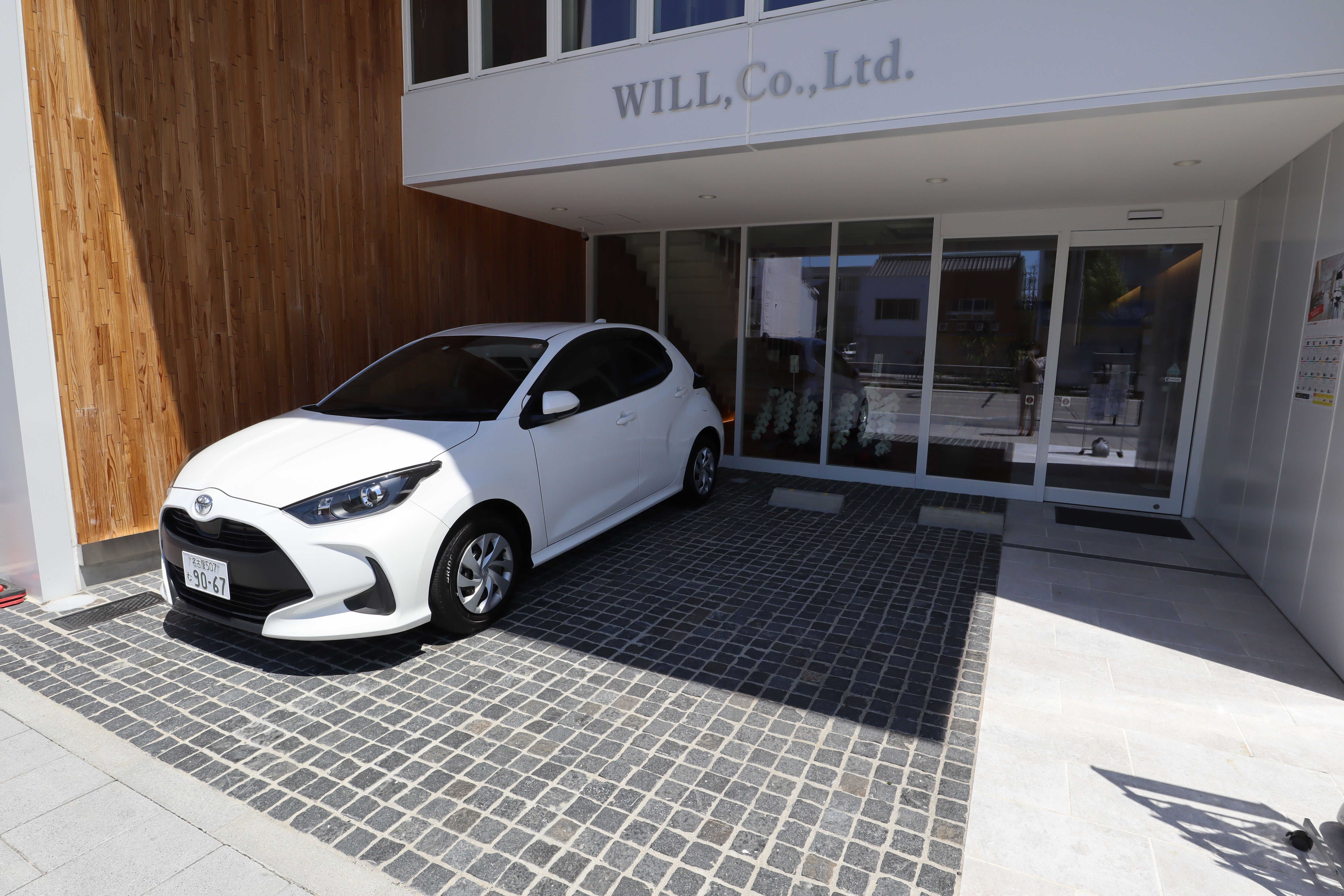 店舗前には駐車スペースもございます