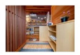 店舗内観(玄関)